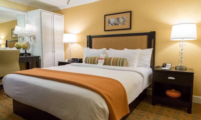 Carlsbad Village Hotel | 3 Units | Kitchen | Pool | Free Parking | Steps away from the Beach