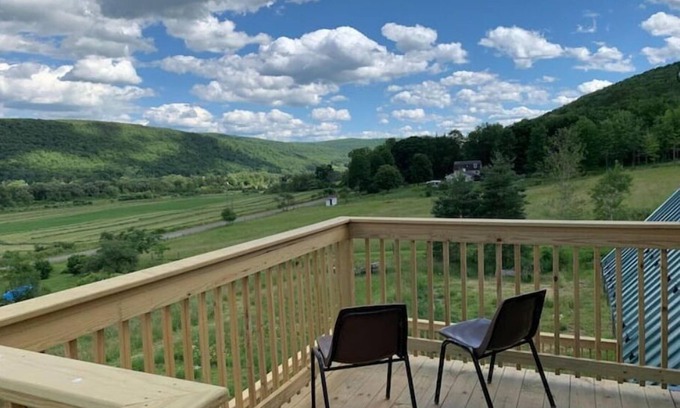 Beaver Dams Otro | 3 Valley View Barn Top Floor