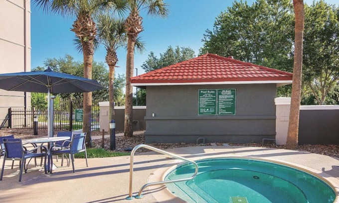 Orlando Casa | 3 x King Bed Exec. Room, Pool View at La Quinta Inn by Wyndham Orlando UCF