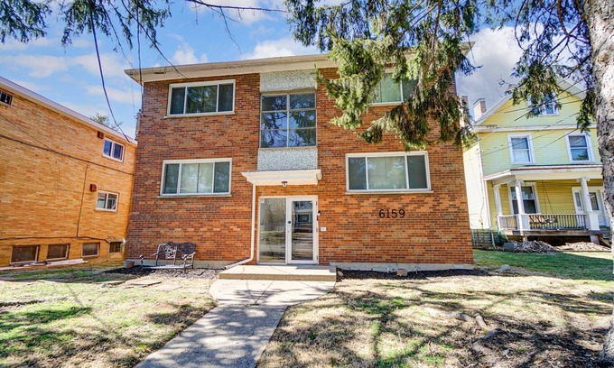 Roselawn Finance Apartamento | 30 Day + Stay, Chic Fireside Oasis 2Bed 1 Bath Heart of Pleasant Ridge