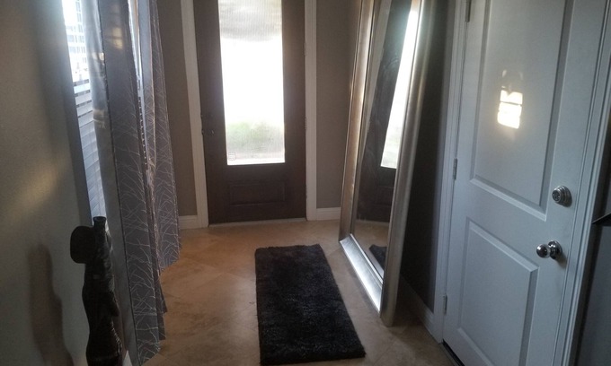 Southbelt/Ellington Casa | 30+ days for traveling nurses, doctors, or home buyers in transition