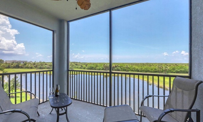 Punta Gorda Condominio | 30-night min. Clubhouse Amenities Open Heritage Landing Golf Club Golf Membership Transfer Included