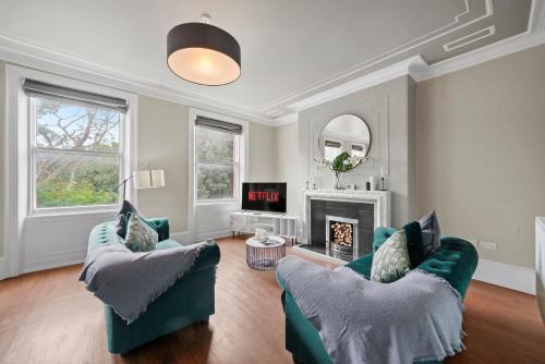 Wakefield Apartamento | 30 percent off! The Gatsby in Wakefield - Parking