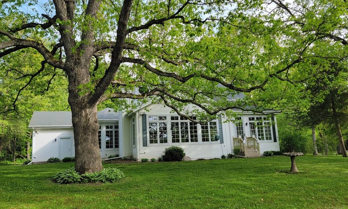 Burlington Casa | 3000 sq ft home - Private 25 acres on a river - 45 min from Milwaukee or Madison
