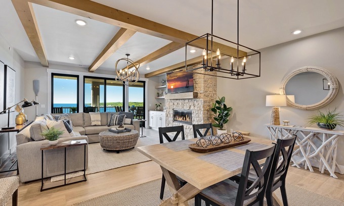 Sister Bay Condominio | 302 with a View! Luxury 2 bed 2 bath condo with amazing views of Sister Bay