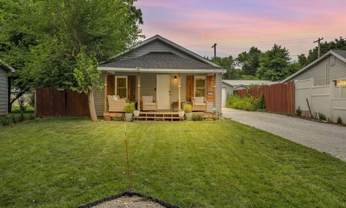 Springfield Casa | 3031 W Olive St · Cheerful 2-Bedroom w/ convenient Expressway access