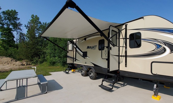 South Haven Casa | 31' RV Travel Trailer Camper on site in South Haven Michigan