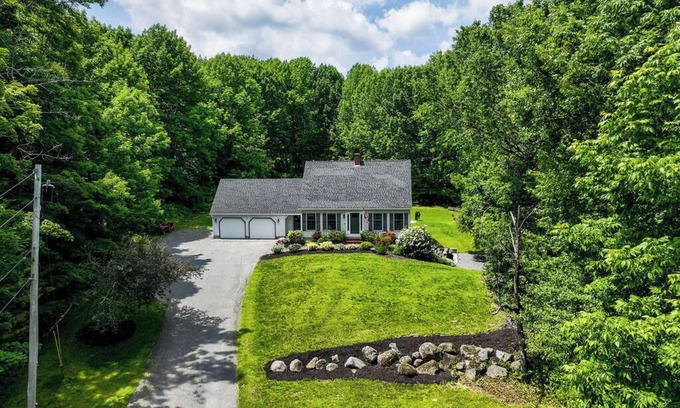 Sidney Casa | 3350 Middle Road