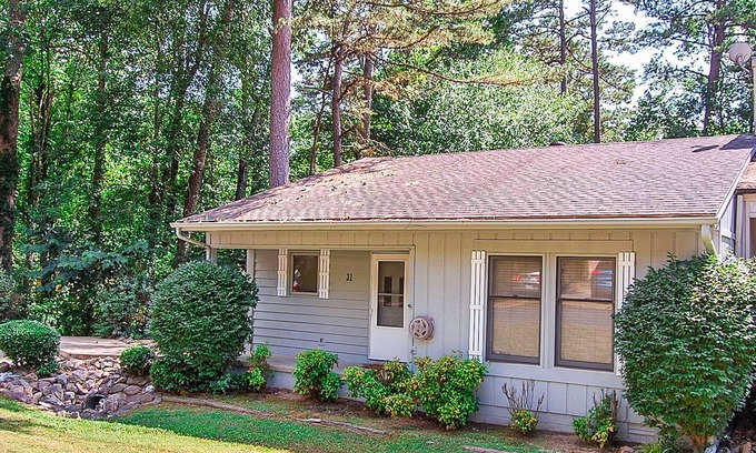 Hot Springs Village Casa | 34ReddLn|Townhome | Sleeps 4