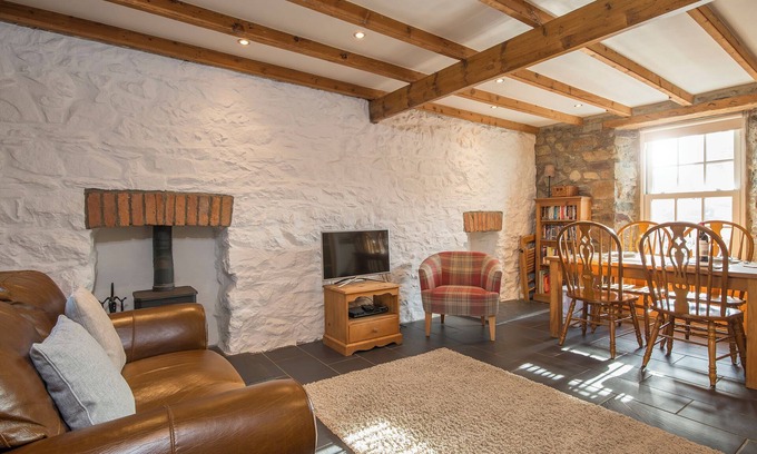 St Davids Casa | 35 Bryn Road, Holiday Home St Davids, Sleeps 5, 3 bedrooms, bathrooms