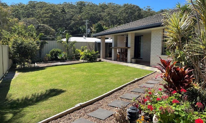 Rainbow Beach Casa | 35 Rumbalara Avenue Rainbow Beach Pool Aircon Pets Welome