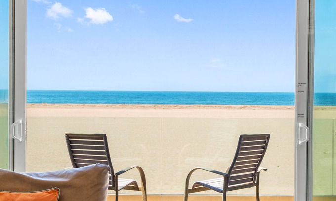 Hollywood Casa | 3525O - Big Blue Beauty: 3 BR, 5 BA House in Oxnard, Sleeps 6