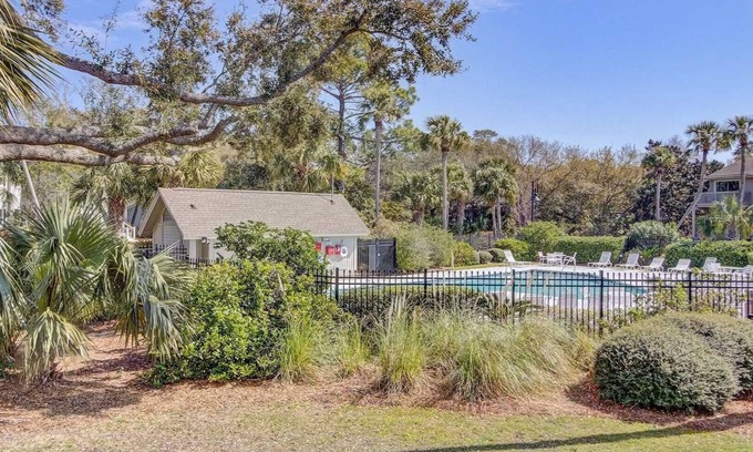 Isle of Palms Cabaña | 36 Lagoon Villa by Avantstay Fishing Dock, Views
