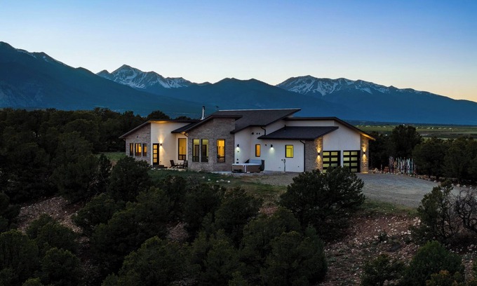 Nathrop Casa | 360 views & Private Hot Tub, Near the Hot Springs