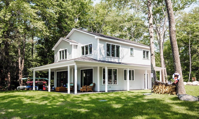 South Casco Casa | 37(A) Shore Rd, Raymond ME- Loon Lodge