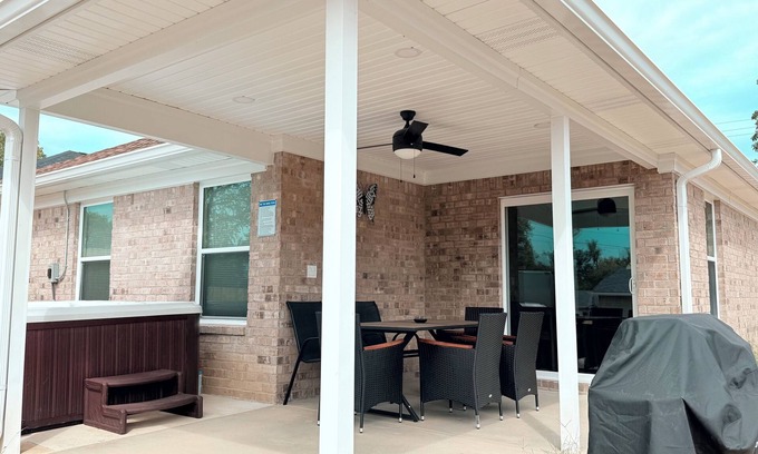 Jeffersonville - Clarksville Casa | 3801 Hamburg pike, New Home 2025, perfect for a family ,With hot tub,