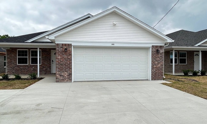 Jeffersonville - Clarksville Casa | 3805 Hamburg pike,New Home 2025, perfect for a family ,With a Jacuzzi hot tub,