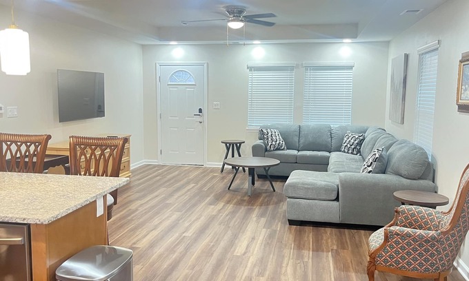 Jeffersonville - Clarksville Casa | 3807 Hamburg pike,New Home 2025, perfect for a family ,With a Jacuzzi hot tub,