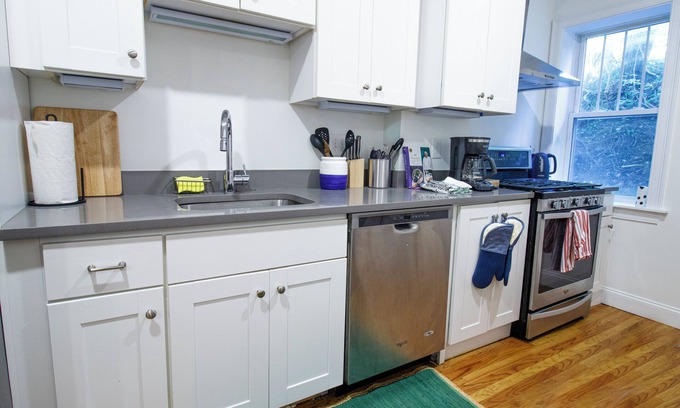 Highland Park Apartamento | 3BD 1.5BTH Bright and Spacious Apt