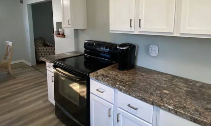 Marshall Casa | 3BDRM+Pets+Fenced yard+Laundry In House