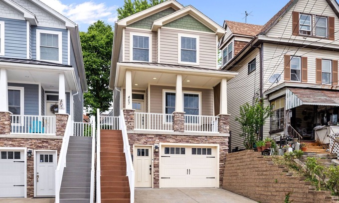 Mount Washington Casa | 3Bed 3.5Bath 1880SqFt, 85”TV, Fenced Yard, WD, Pets OK, FIOS