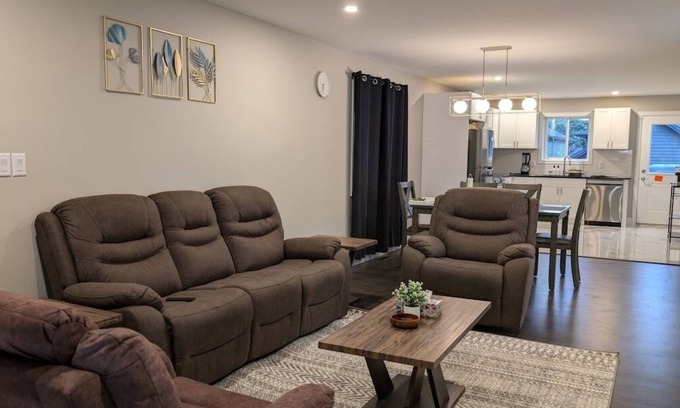 East Windsor Casa | 3bed Family abode in East Windsor/Tecumseh Rd