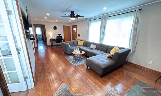 Schenectady Casa | 3Br, 1.5Ba Full Kitchen Central AC, Heat BBQ Firepit Spacious Equiped Generator+