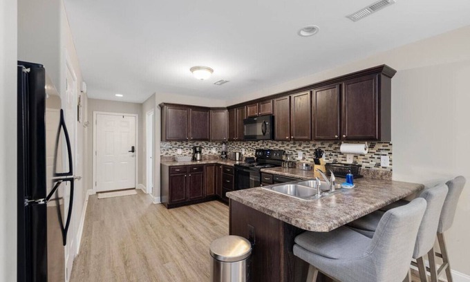 Johnson City Apartamento | 3BR 2.5BA condo near downtown JC
