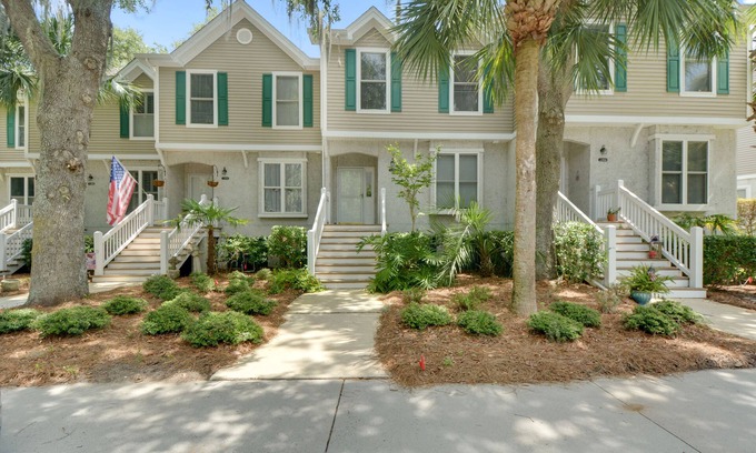St. Simons Island Condominio | 3br/2.5ba. Views of the Hampton River. Walk to Hampton Point Marina