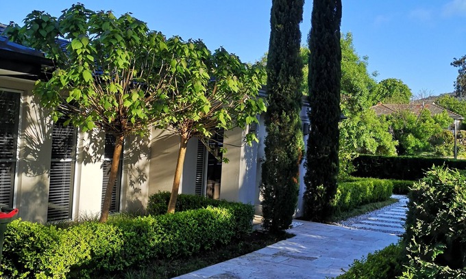 Campbell Casa | 3BR/ 2BA/ 2CAR Garage+/Duplex in Central Canberra/ near Airport/War Memorial etc