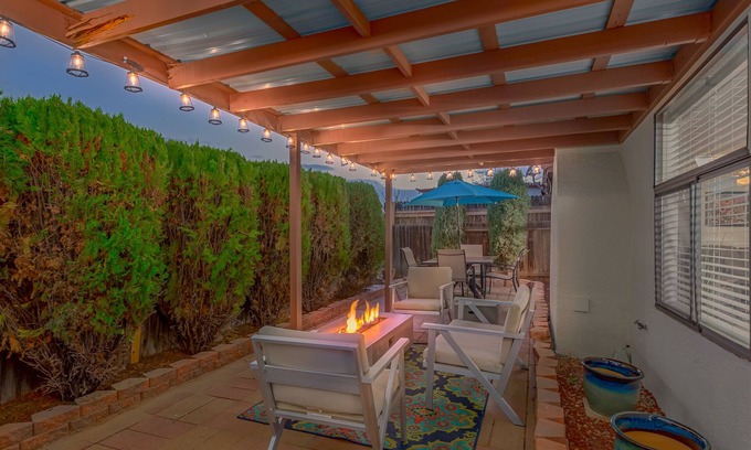 Ladera West Casa | ¡NUEVO! Encantadora casa de pueblo, a pie de los petroglifos!