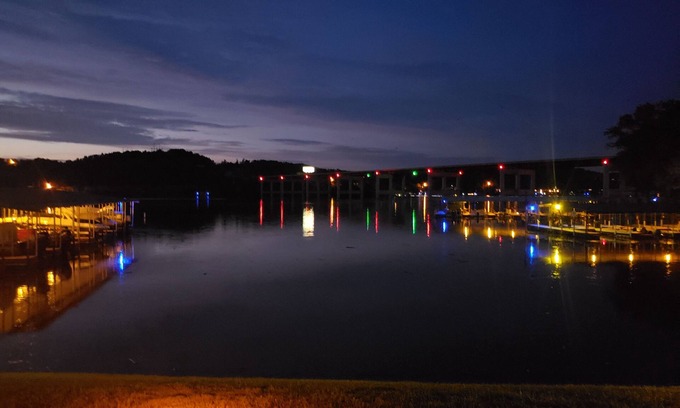 Camdenton Condominio | 3br, 2Ba condo - ¡Salir al lago! Fácil acceso a la autopista, pero en el agua.