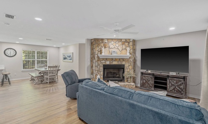 Elberta Casa | 3BR/2BA House near OWA, Gulf Shores, and Orange Beach, Spacious and Cozy!