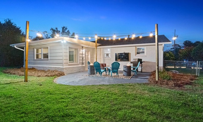 Augusta Casa | 3br/2ba Outdoor area/2 Living Rooms/Wellness/Fenced In Yard
