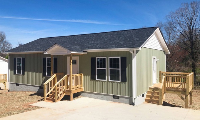 Long View Casa | 3BR/2BA Stylish & Comfortable 3 Queen Beds