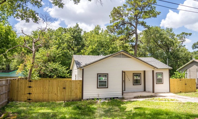 North Shore Casa | 3br/2bath, Hammock /Huge yard/House to yourself