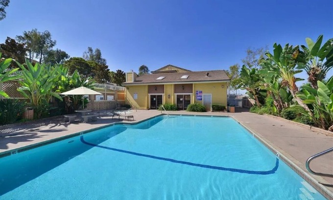 Chula Vista Condominio | 3BR/2BTH Garage, King, Crib, Pool & Hot Tub