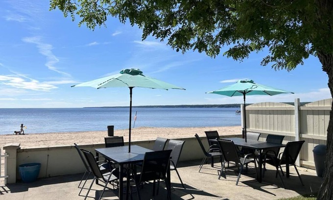 Sylvan Beach Casa | Hermosa propiedad con vista a la playa Alquiler