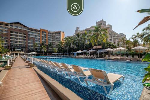 Flamingos Apartamento | 3BR Condo in the Krystal Grand Hotel - Beach