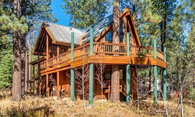 Truckee Casa | 3BR+Den Home Overlooking Martis Valley by RedAwning Save 10% on 3 Nights, 15% on 5 Nights!