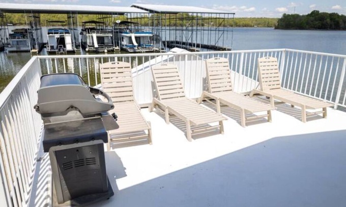 Cadiz Alquiler De Eote | 3BR Floating Cabin 2: Dog Friendly!