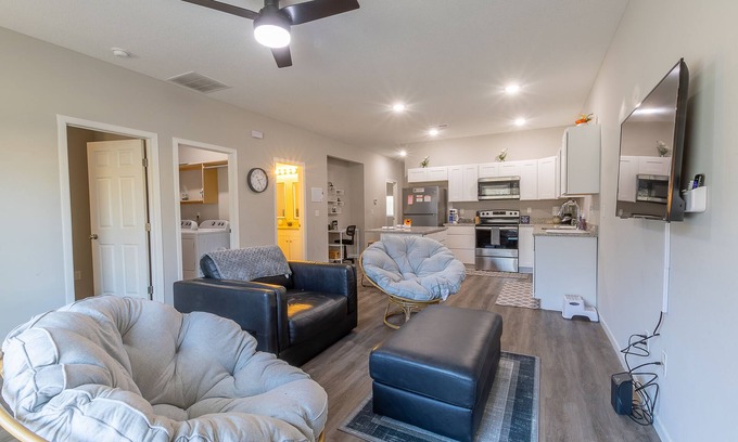 Wichita Casa | 3BR Furnished Near McConnell AFB & Spirit Fast Wi‑Fi & Parking