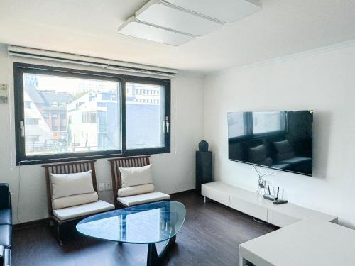 Daehangno Apartamento | 3BR Jong-RO Family House, 4Beds, 6 people