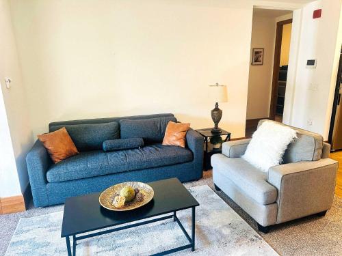 Grandville Apartamento | 3BR King Bed Chamber Apartment at The Grand Castle