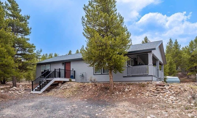 Leadville Casa | 3BR Mountain View - Covered Patio - Pet Friendly