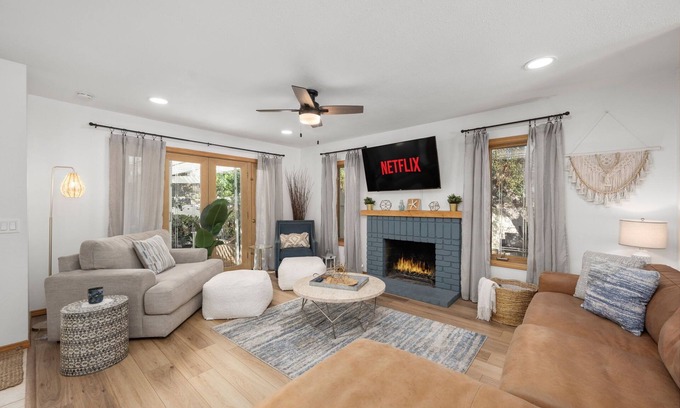 San Carlos Casa | 3BR Poolside Escape Sleeps 10 + Dogs Welcome!