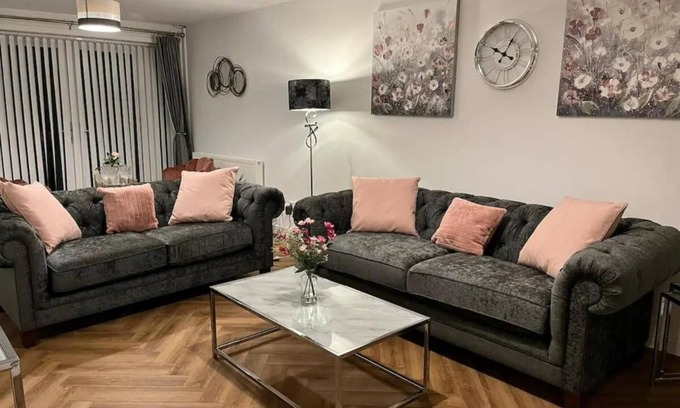 Birkenhead Casa | 3BR Prenton,Wirral close to Liverpool,Chester&local beaches 4xTvs,fastWIFI