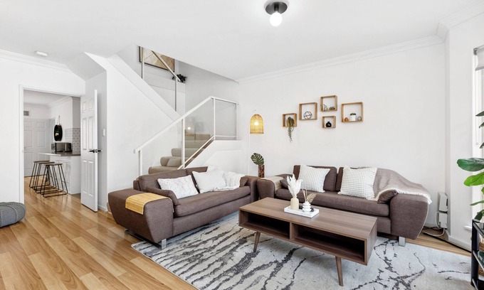 Applecross Casa | 3BR Serene Family Retreat in Prestigious Suburb