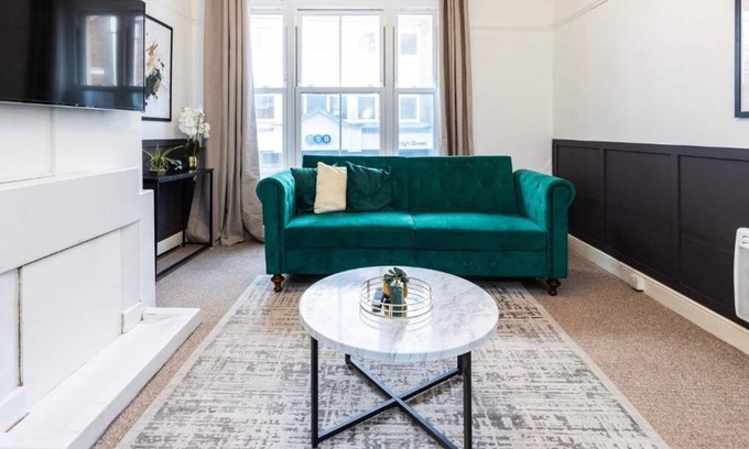 Chelmsford Casa | Huge & Modern 3BR Home HIGH STREET LOCATION by Luxiety Stays