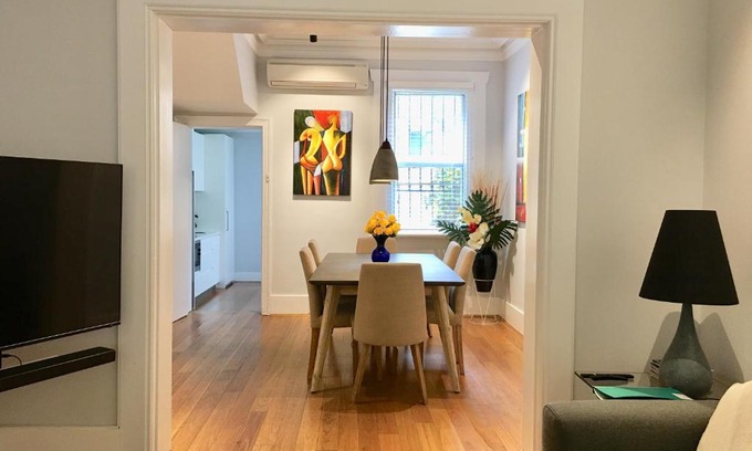 Pyrmont Casa | 3BR Terrace House in Darling Habour, next to ICC and The Star, Sydney CBD, Free parking